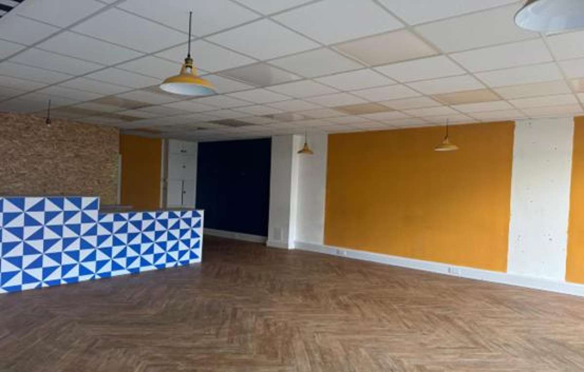 Retail/Shop in Plymouth - photo 2