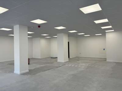 Retail/Shop in Carmarthen - photo 2