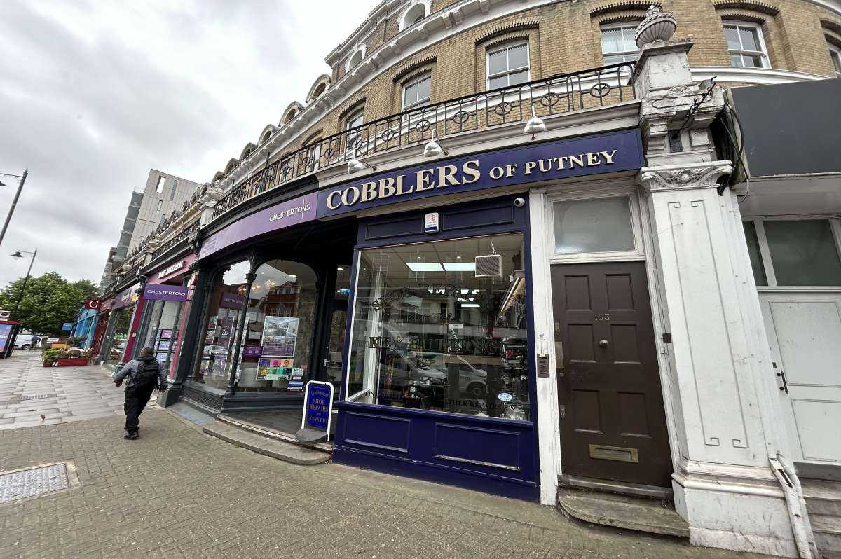 Retail/Shop in London - photo 2