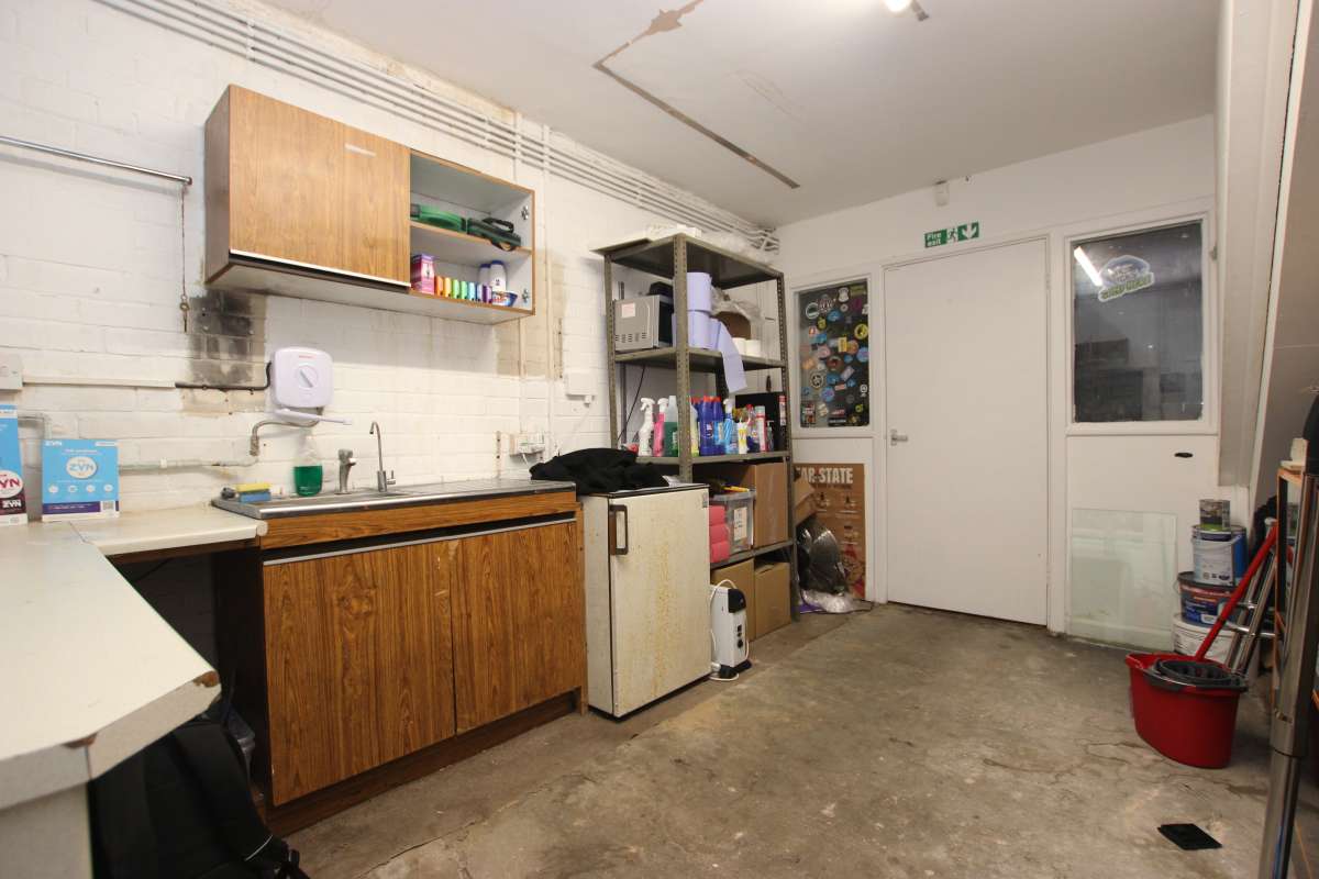 Retail/Shop in Lincoln - photo 4