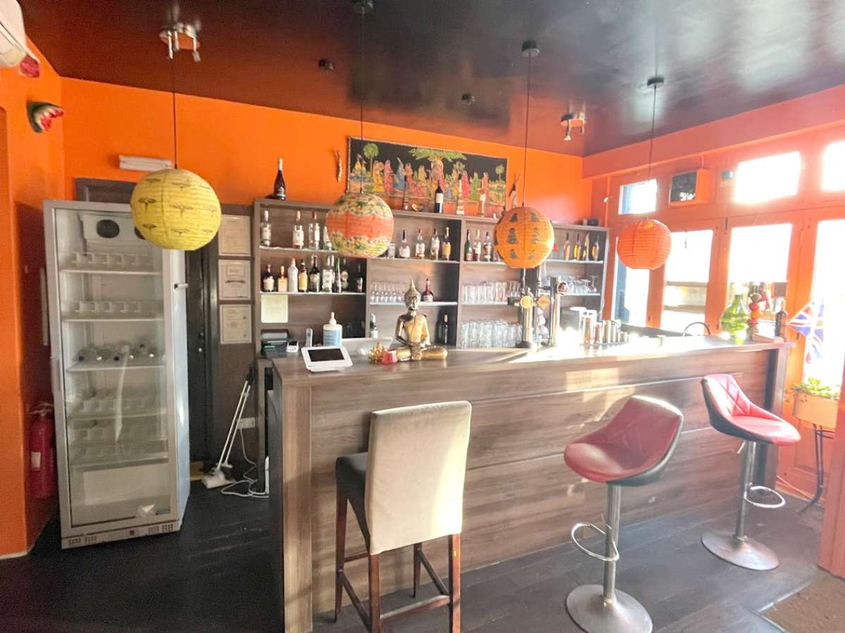 Retail/Shop in Winchester - photo 2