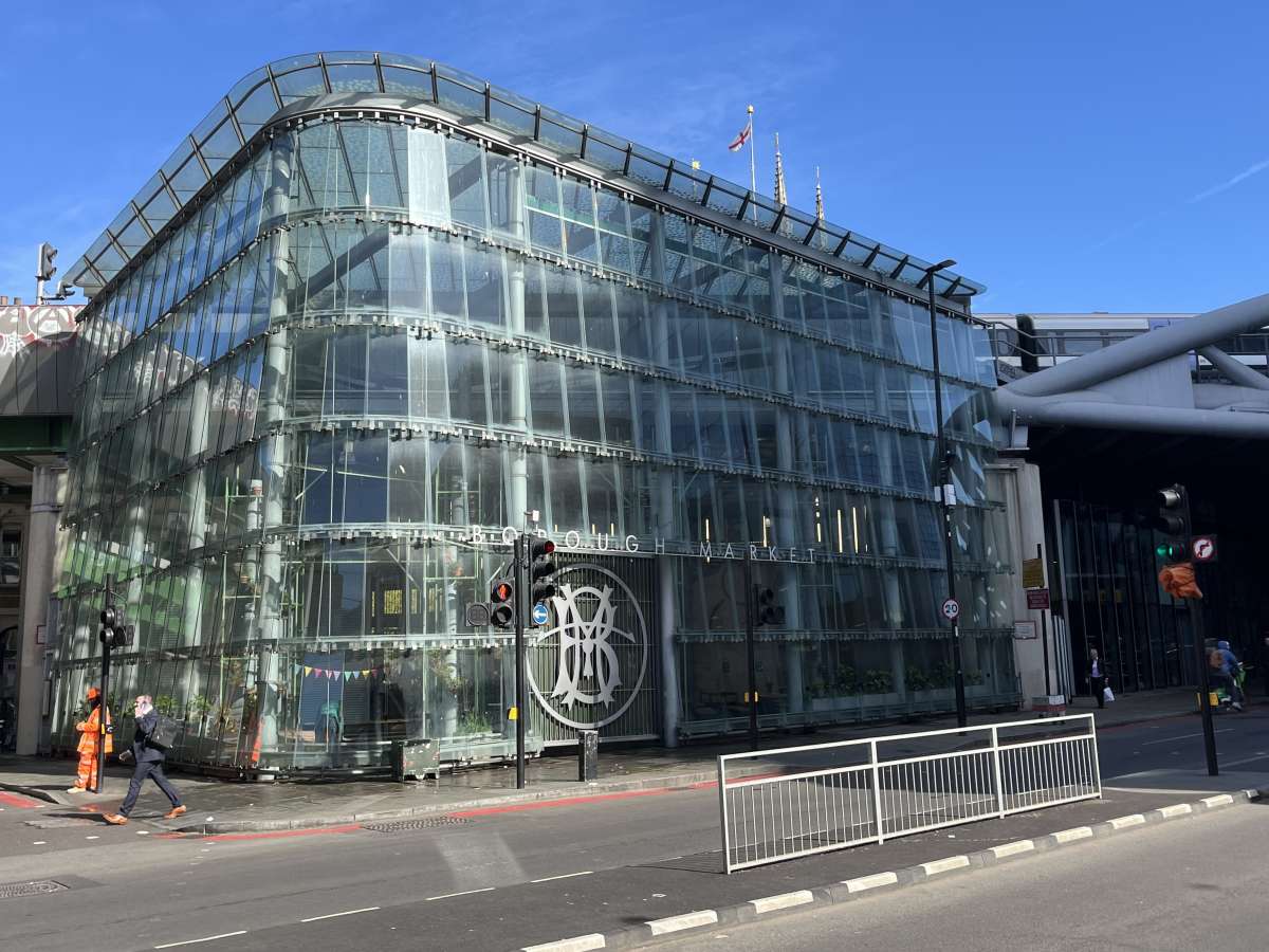 Retail/Shop in London - photo 2