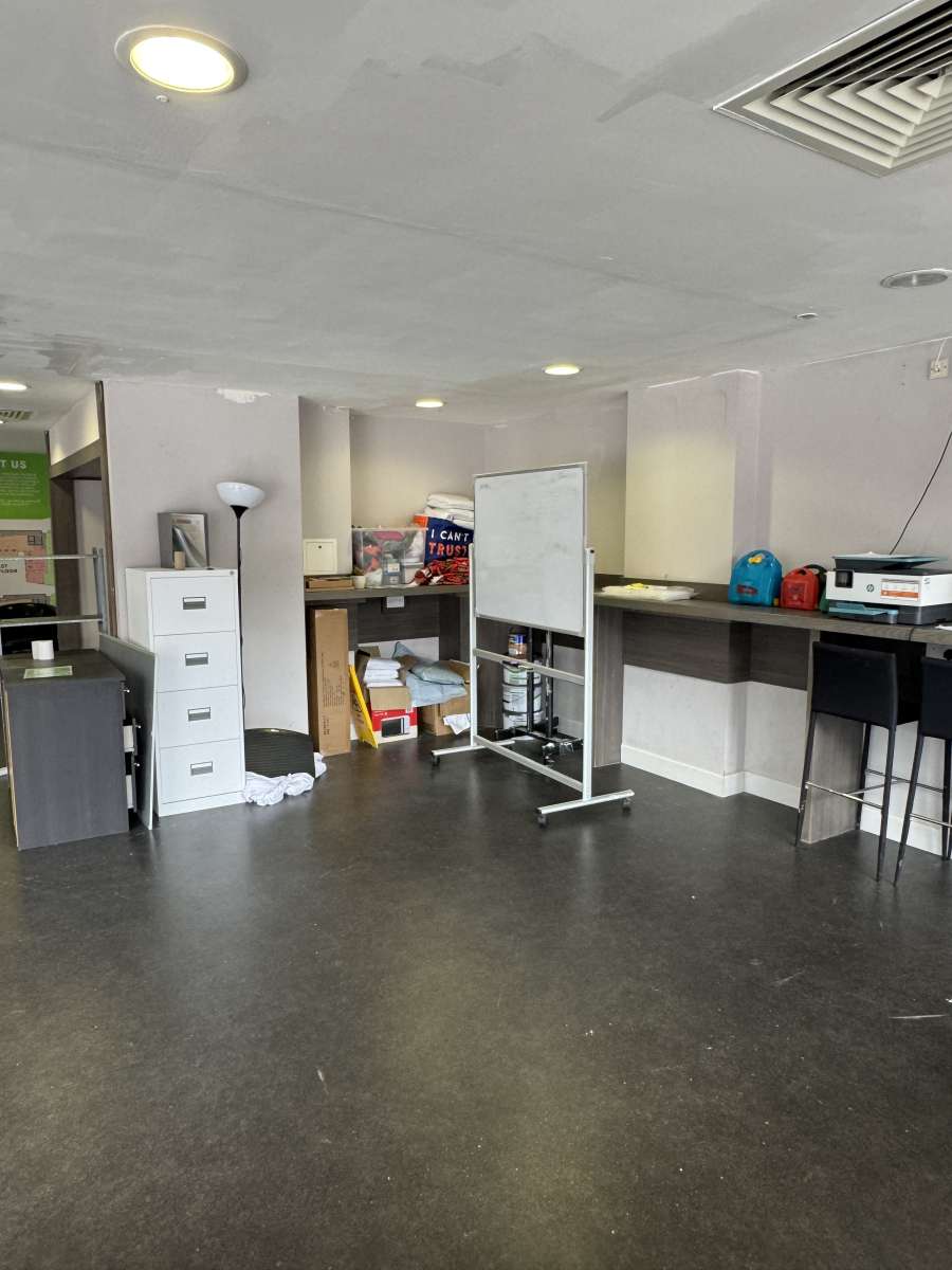 Retail/Shop in Sheffield - photo 3