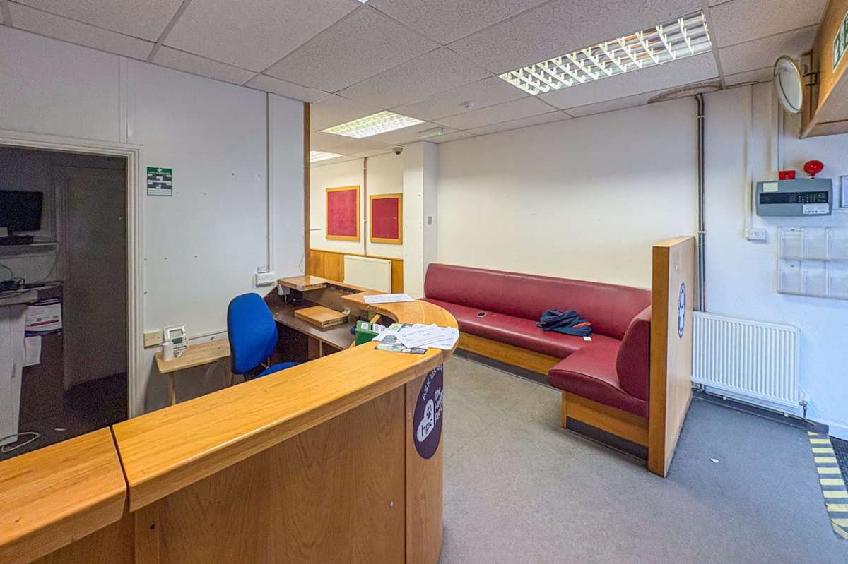 Retail/Shop in Ferndown - photo 2