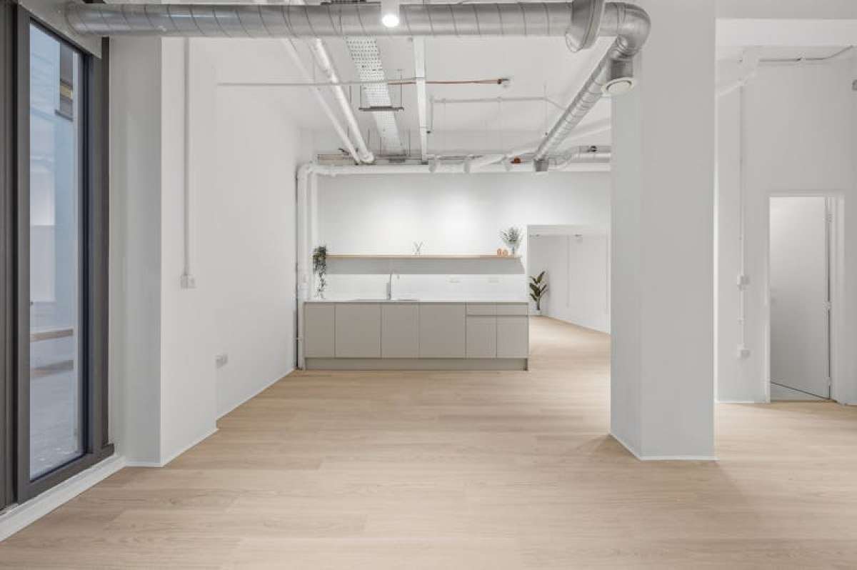 Retail/Shop in London - photo 3