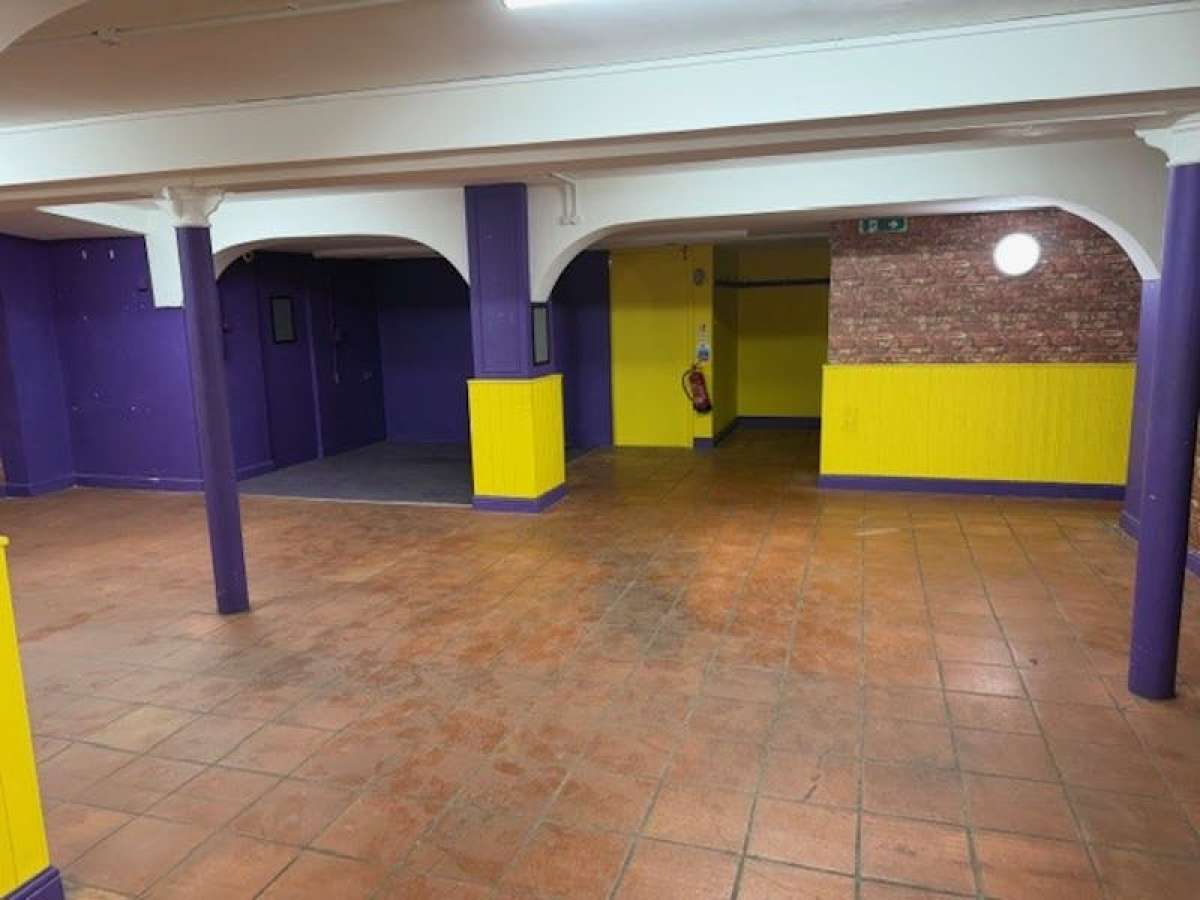 Retail/Shop in Northampton - photo 4