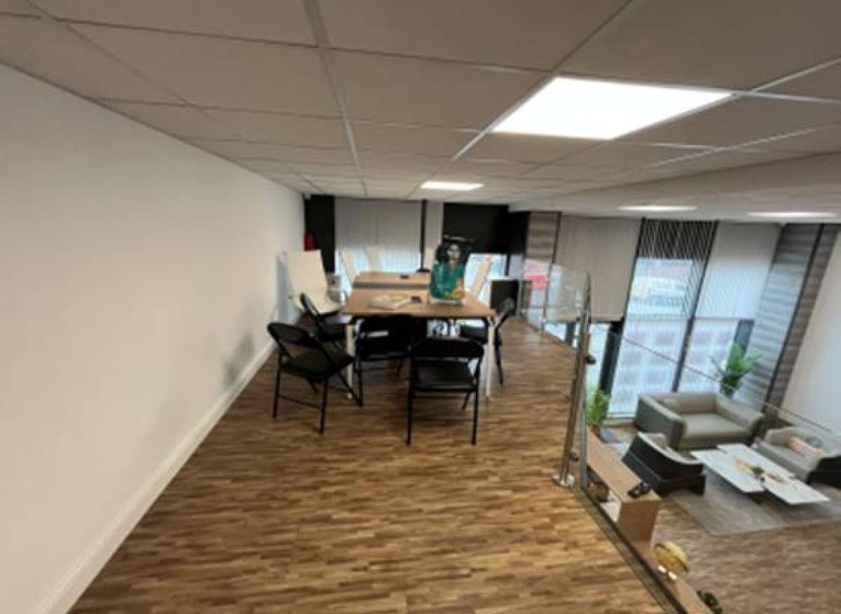 Retail/Shop in Exeter - photo 2