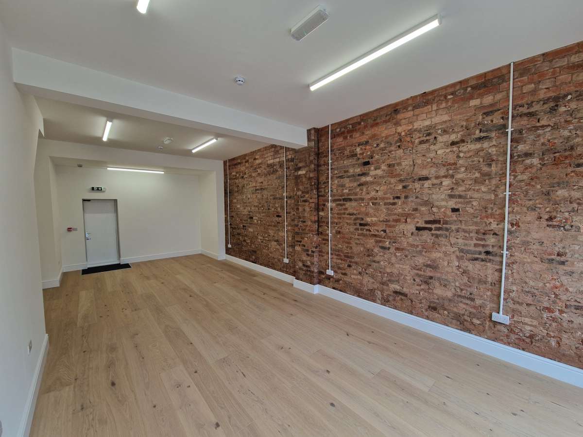 Retail/Shop in Alfreton - photo 2