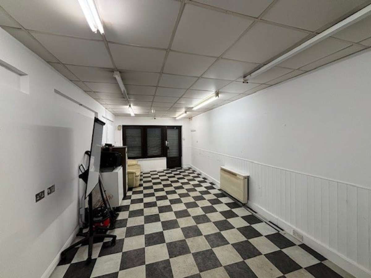 Retail/Shop in Southampton - photo 2