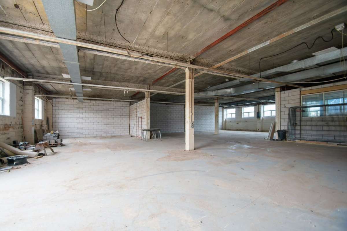 Retail/Shop in Poole - photo 2