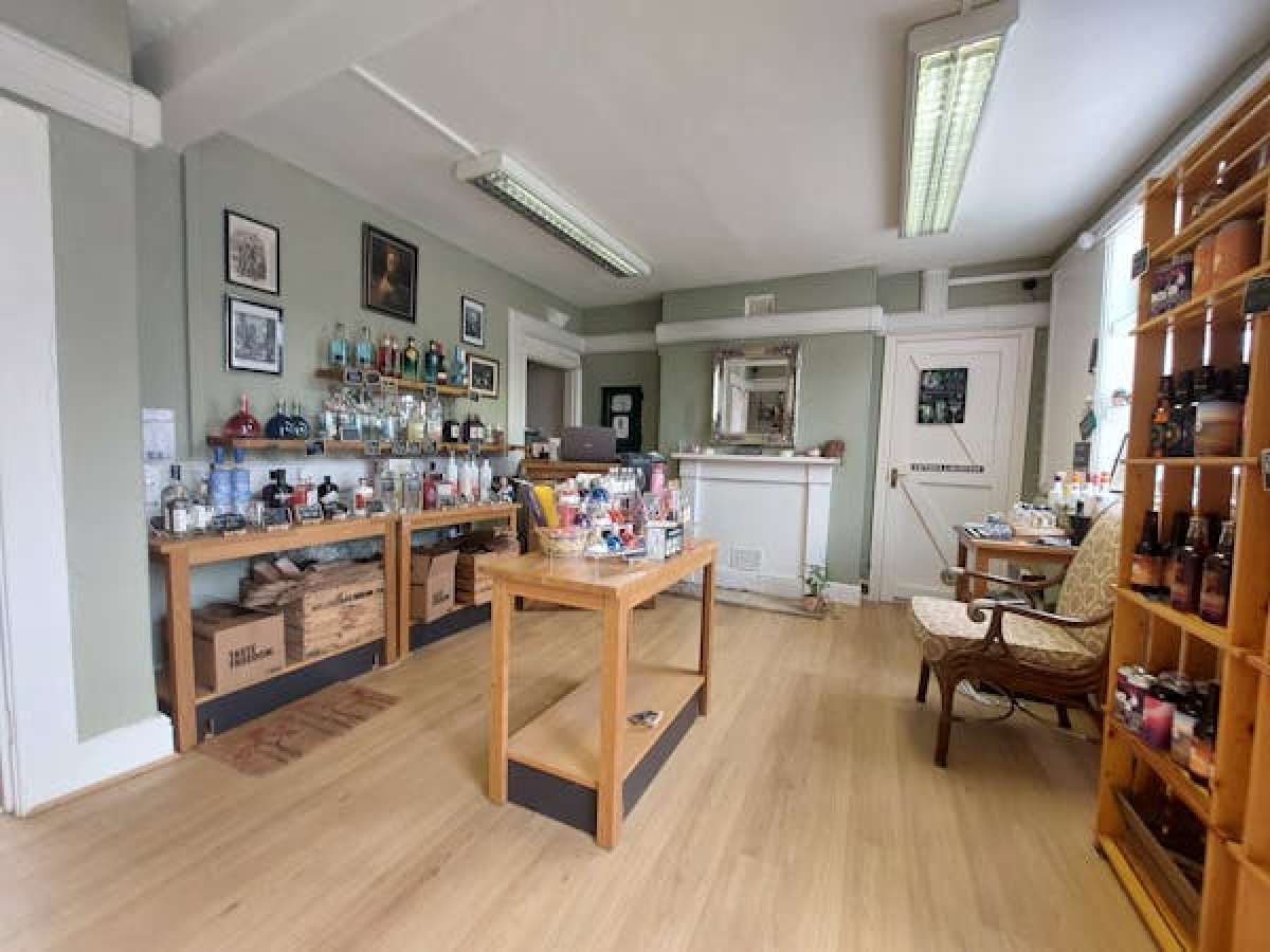 Retail/Shop in Ashbourne