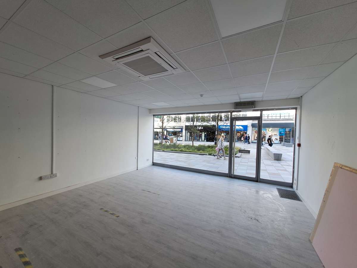 Retail/Shop in Plymouth - photo 2