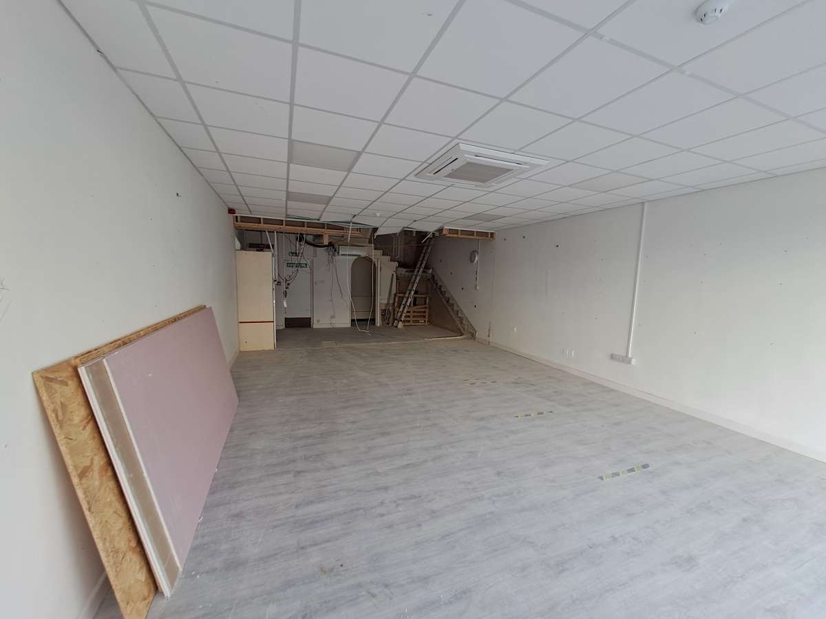 Retail/Shop in Plymouth - photo 4