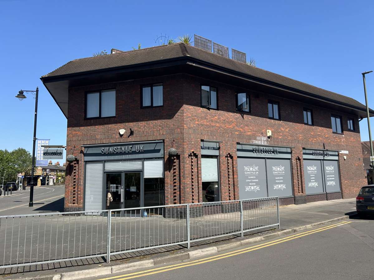 Retail in Cobham