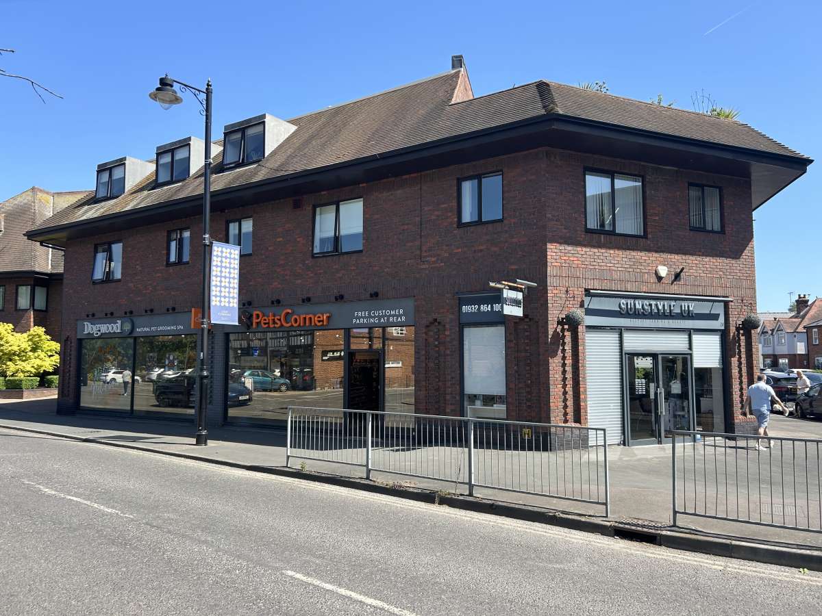 Retail/Shop in Cobham - photo 4