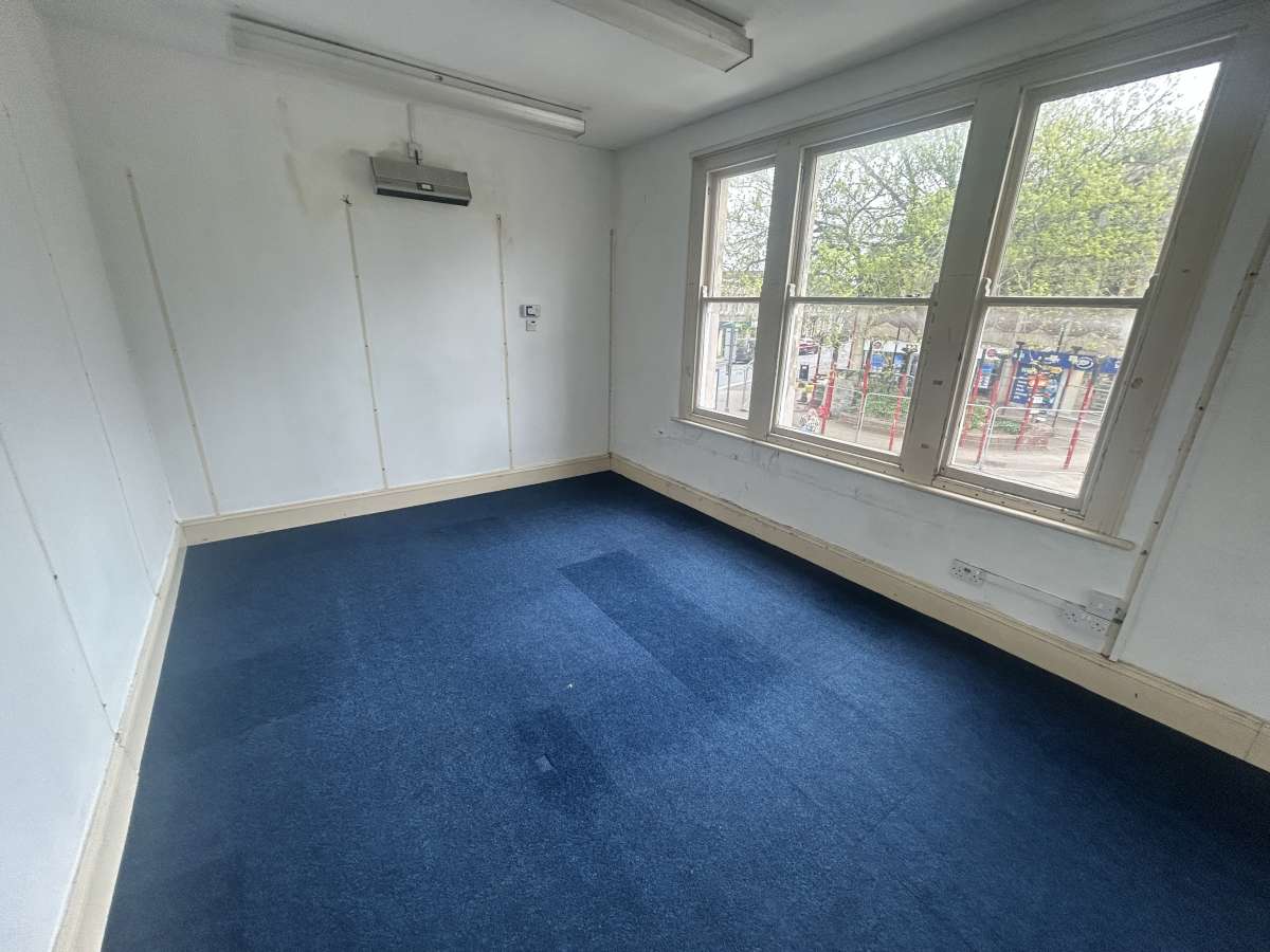 Retail/Shop in Clevedon - photo 2