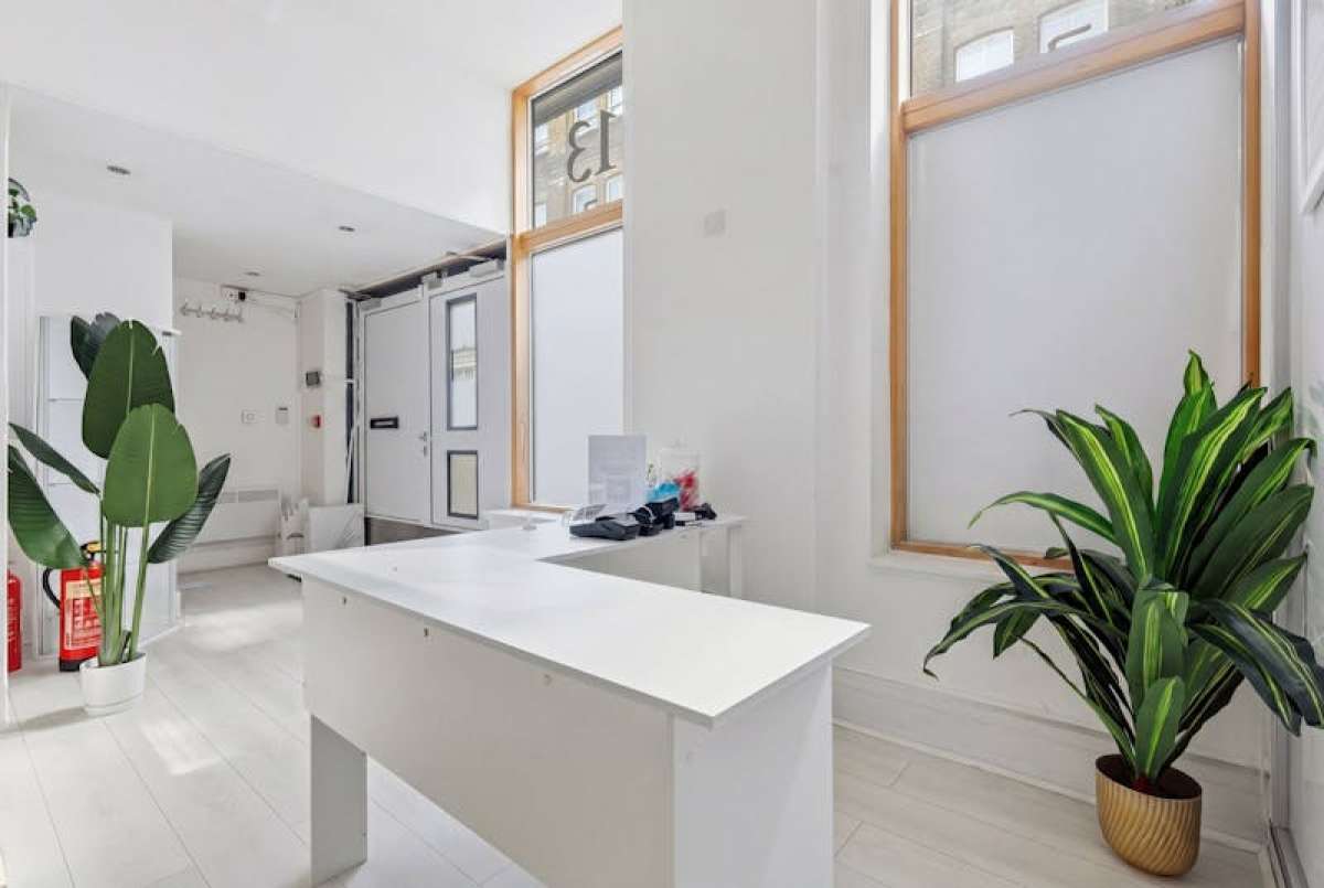 Retail/Shop in London - photo 3