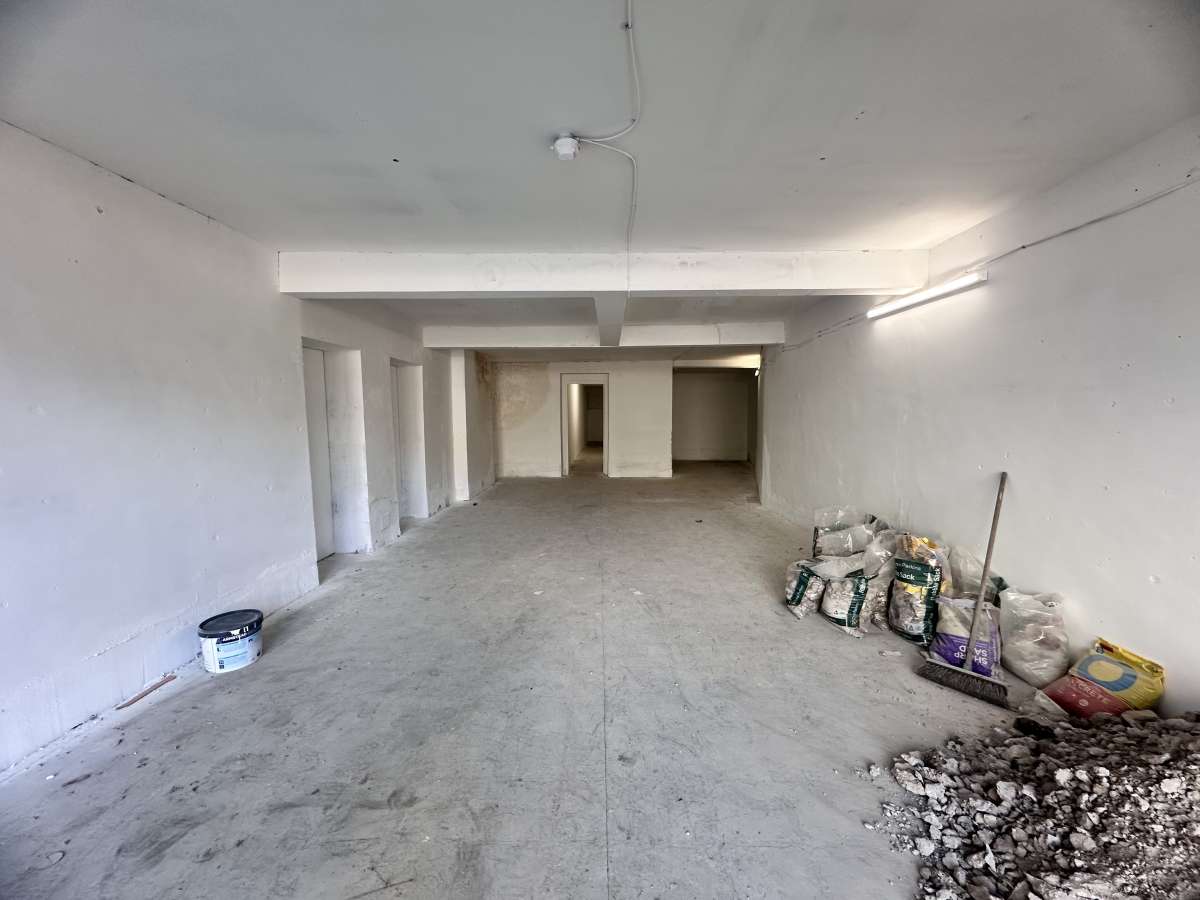 Retail/Shop in Warminster - photo 4