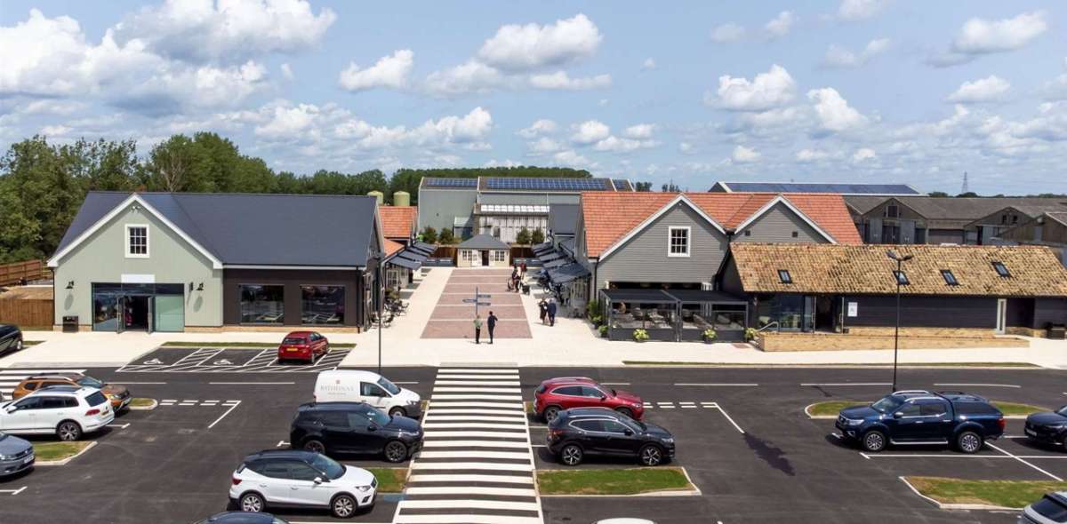 Retail/Shop in Stuntney - photo 2