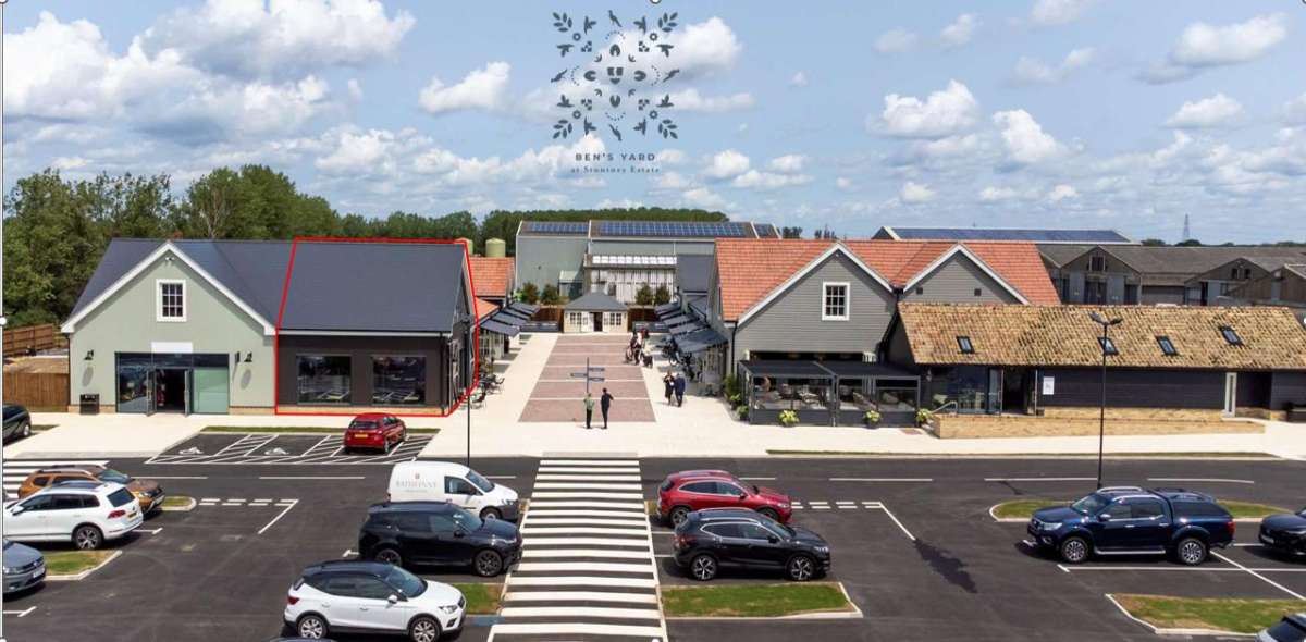 Retail/Shop in Stuntney - photo 2