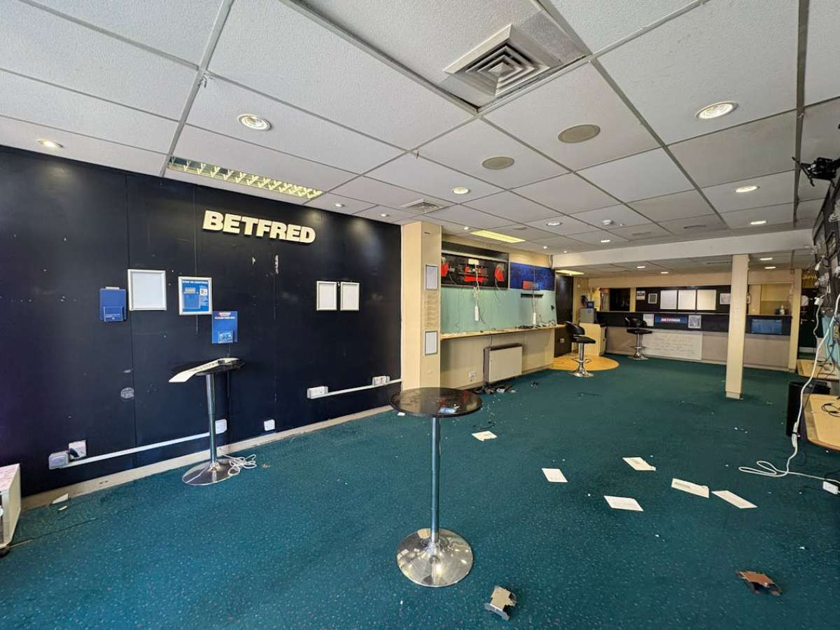 Retail/Shop in New Milton - photo 2