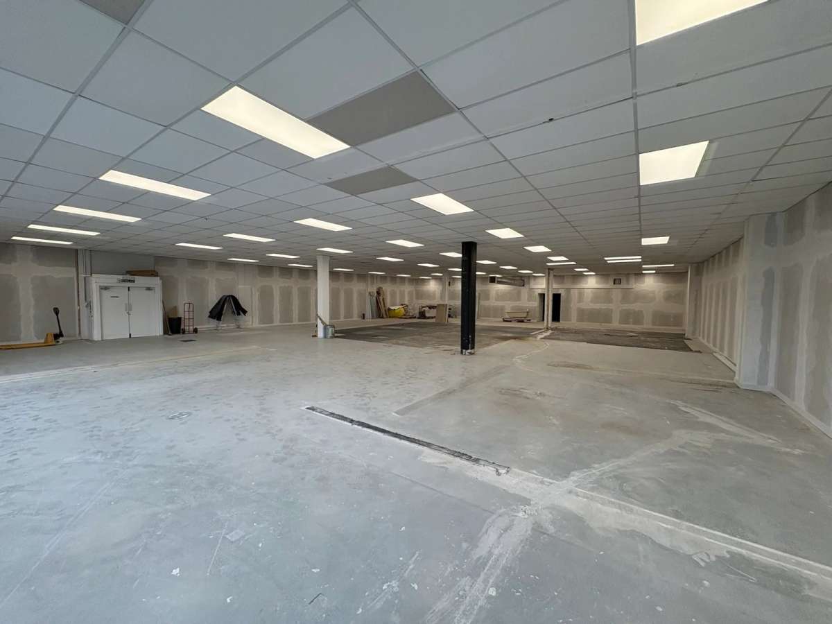 Retail/Shop in Lincoln - photo 2