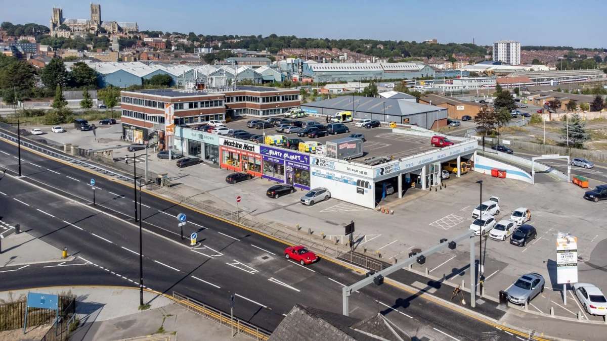Retail/Shop in Lincoln - photo 3