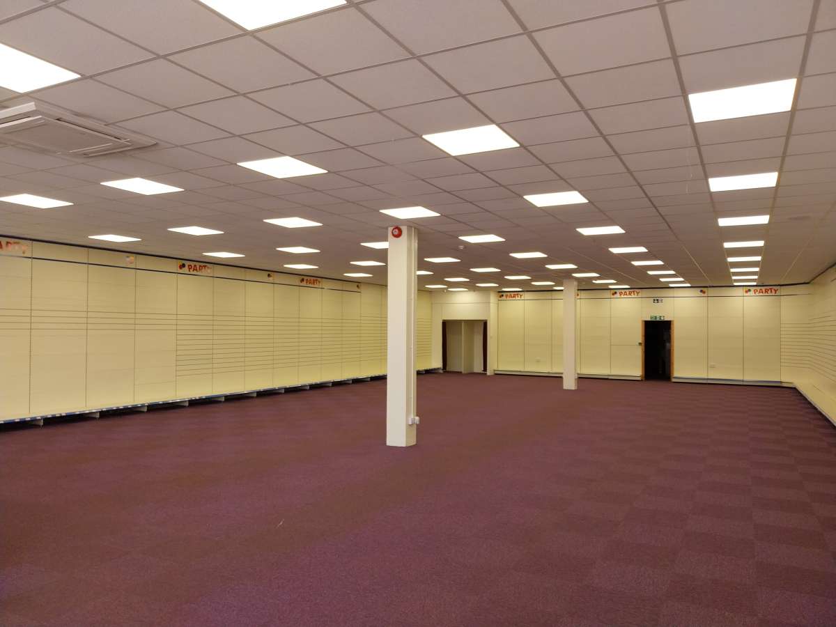 Retail/Shop in Lincoln - photo 2