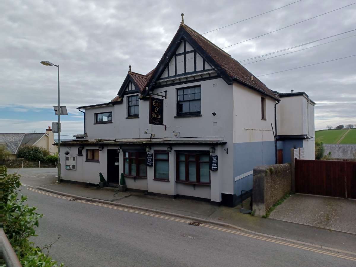 Retail in West Alvington