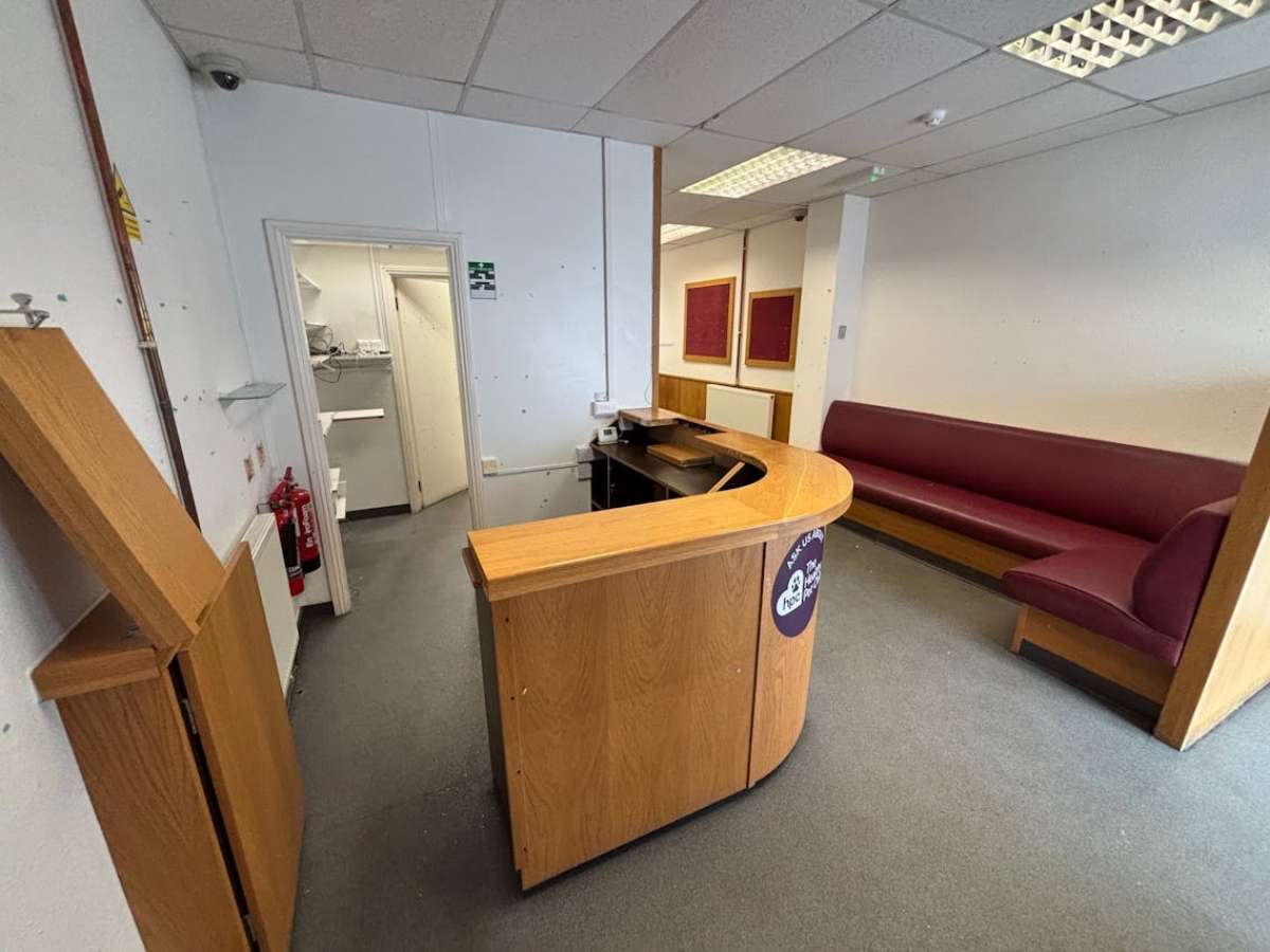 Retail/Shop in Ferndown - photo 2