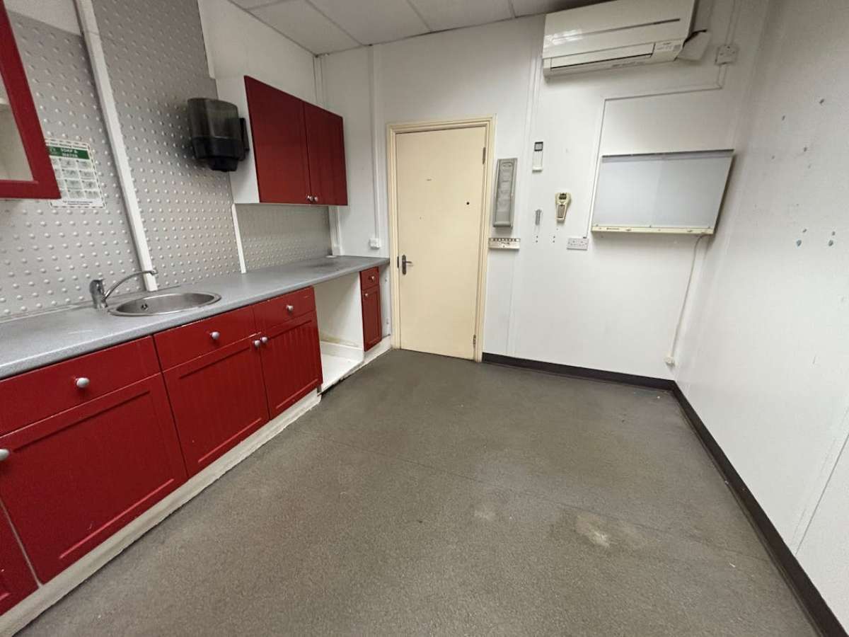 Retail/Shop in Ferndown - photo 4