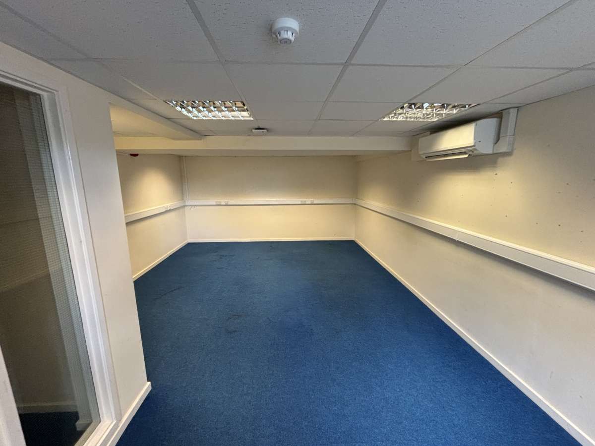 Retail/Shop in Elland - photo 3