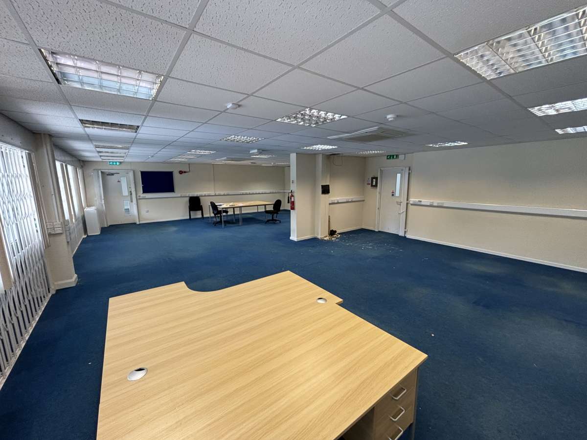 Retail/Shop in Elland - photo 4