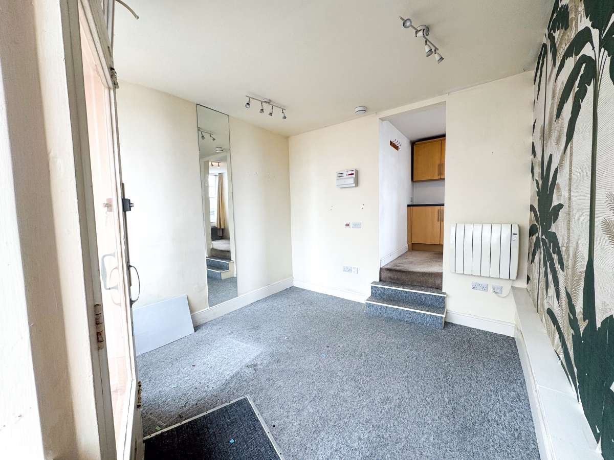 Retail/Shop in Falmouth - photo 2