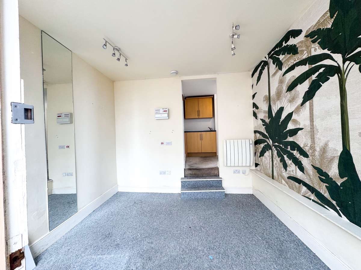 Retail/Shop in Falmouth - photo 4