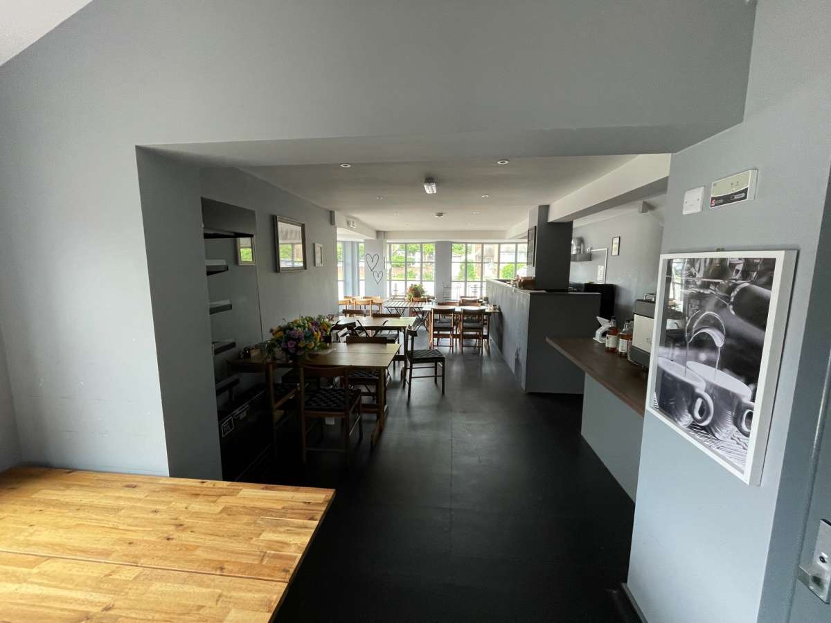 Retail/Shop in Birstall - photo 3