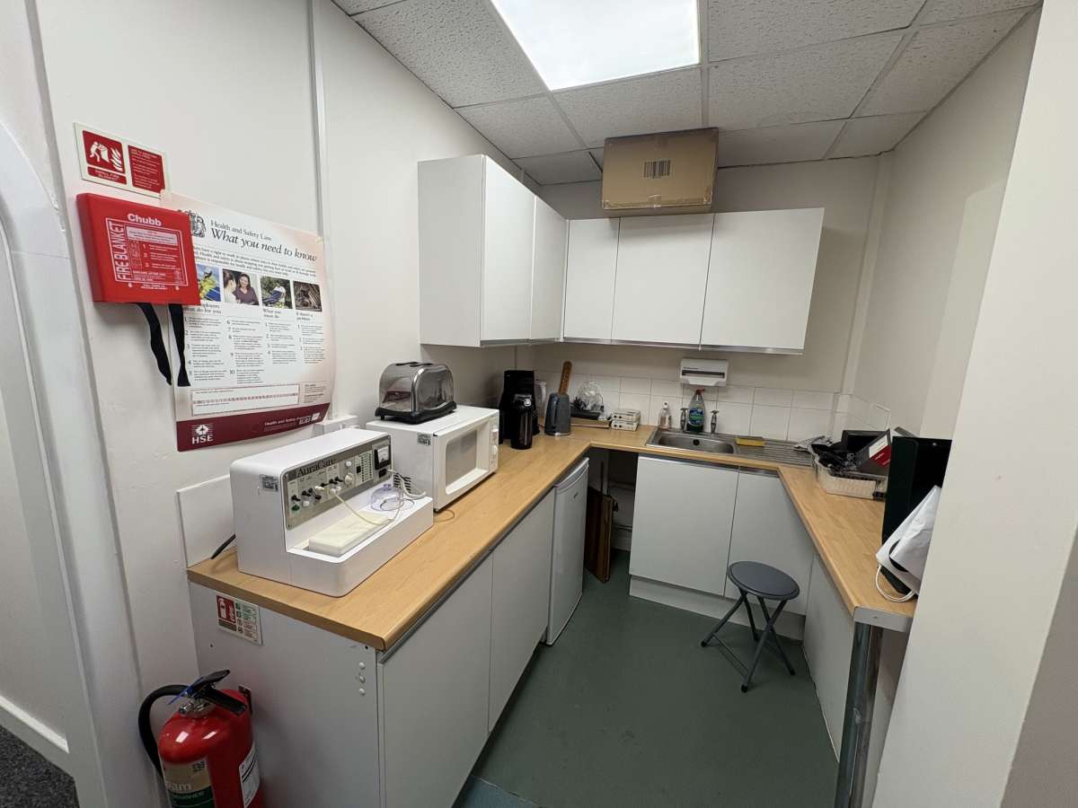 Retail/Shop in Chichester - photo 3
