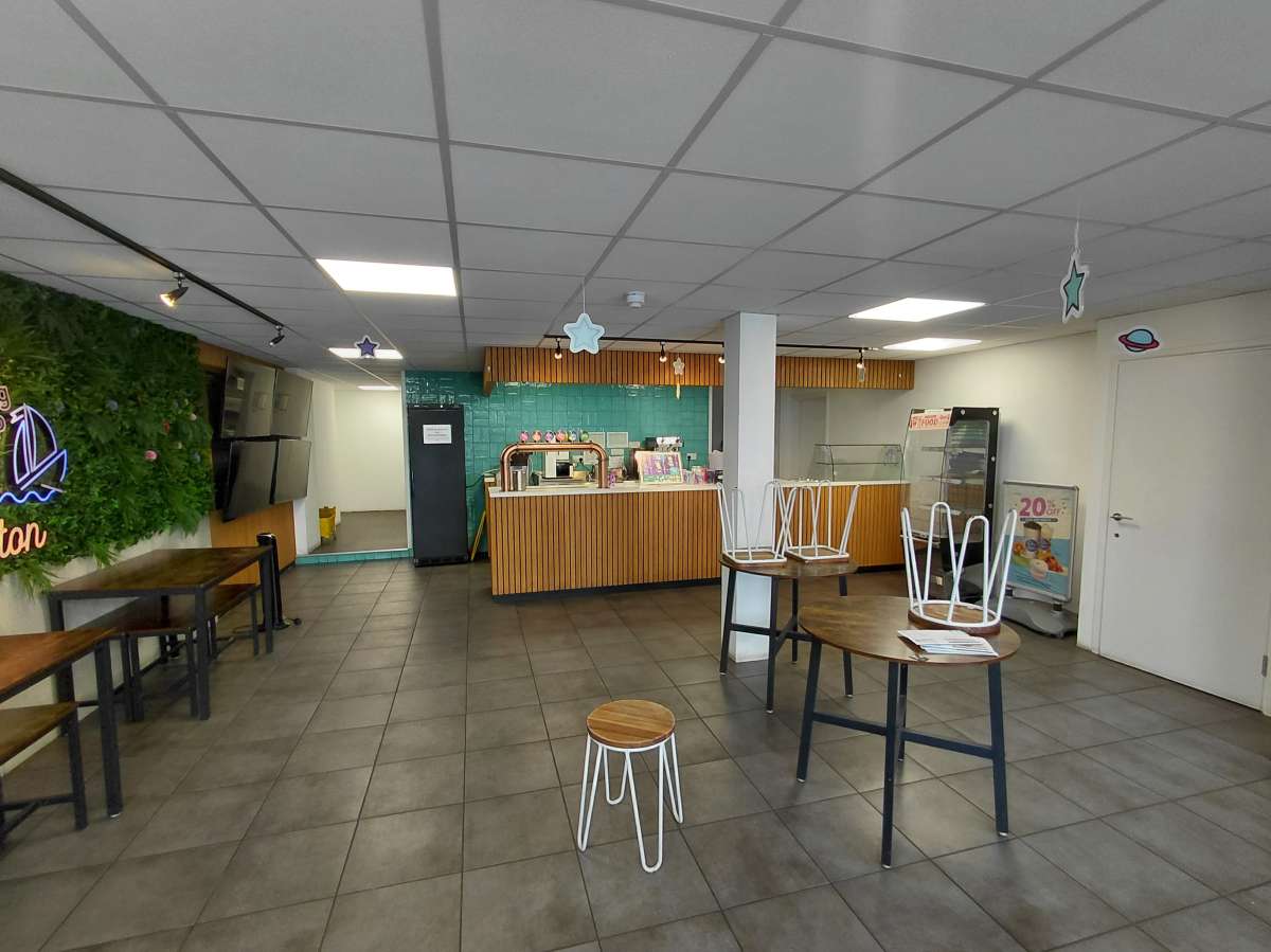 Retail/Shop in Brighton - photo 2