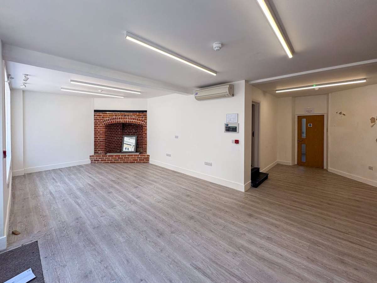 Retail/Shop in Ringwood - photo 2