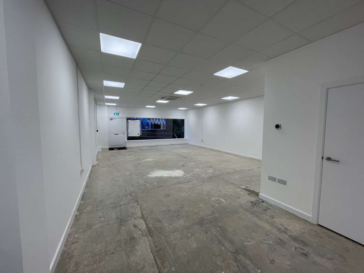Retail/Shop in Haverhill - photo 2