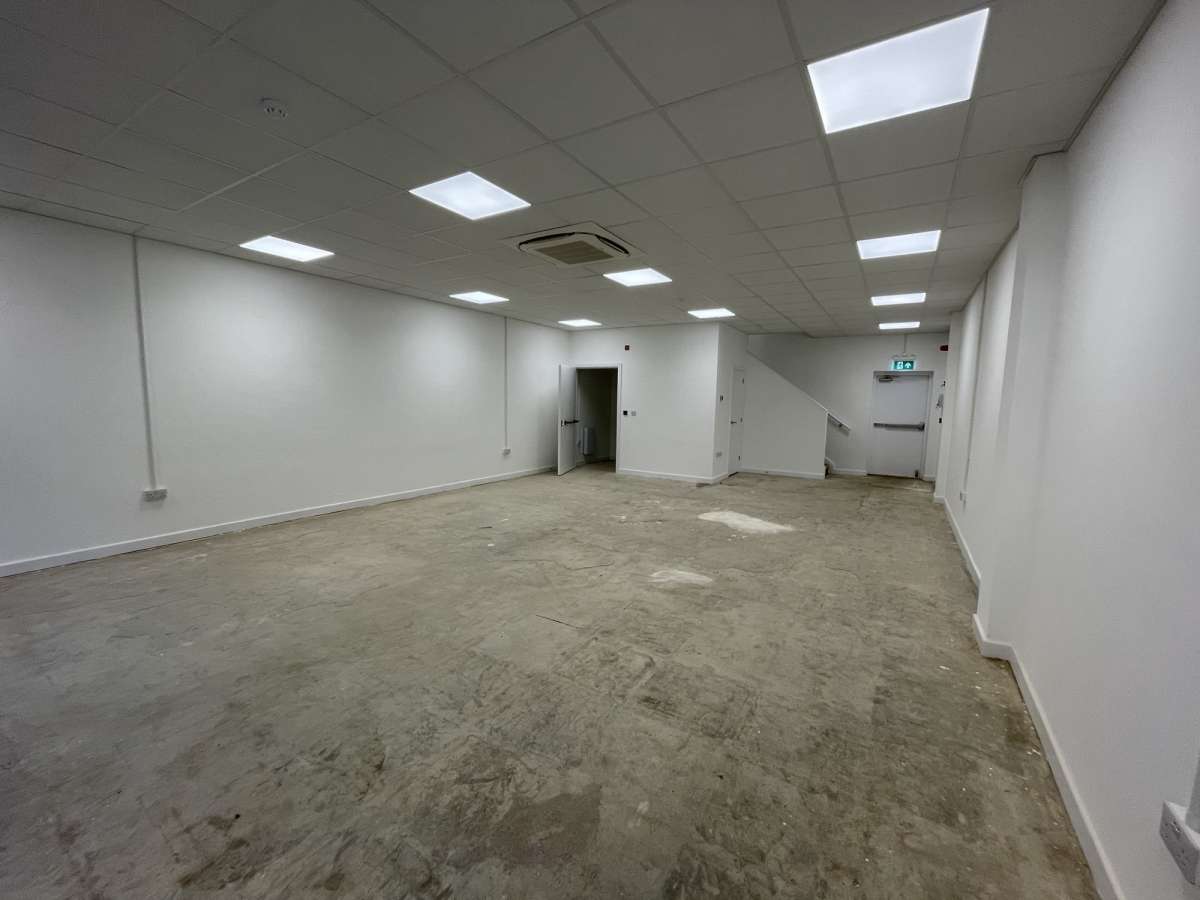 Retail/Shop in Haverhill - photo 3