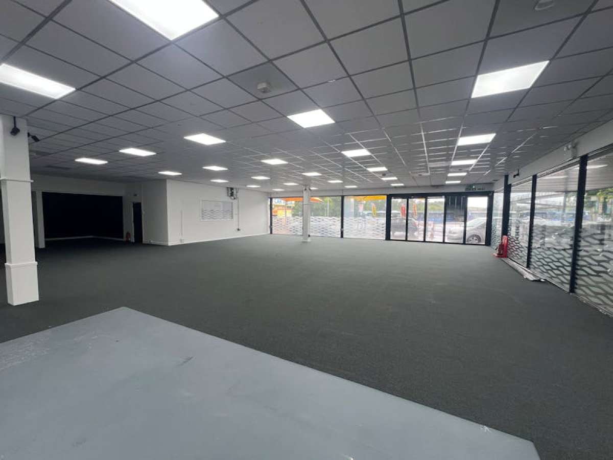 Retail/Shop in Portsmouth - photo 2