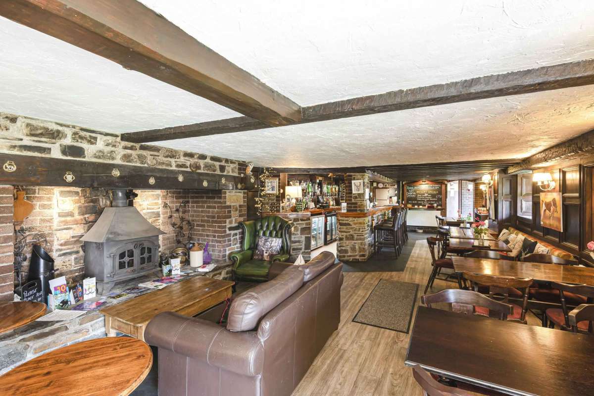 Retail/Shop in Lynton - photo 2