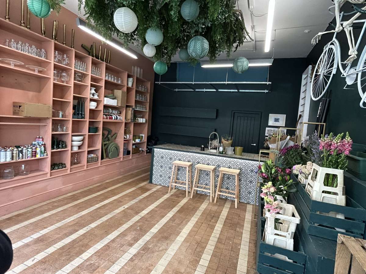 Retail/Shop in Sale - photo 4