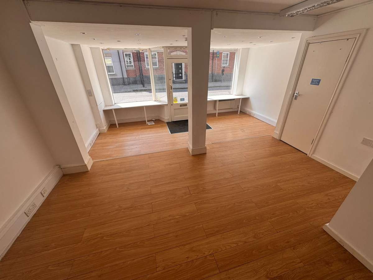 Retail/Shop in Hinckley - photo 2