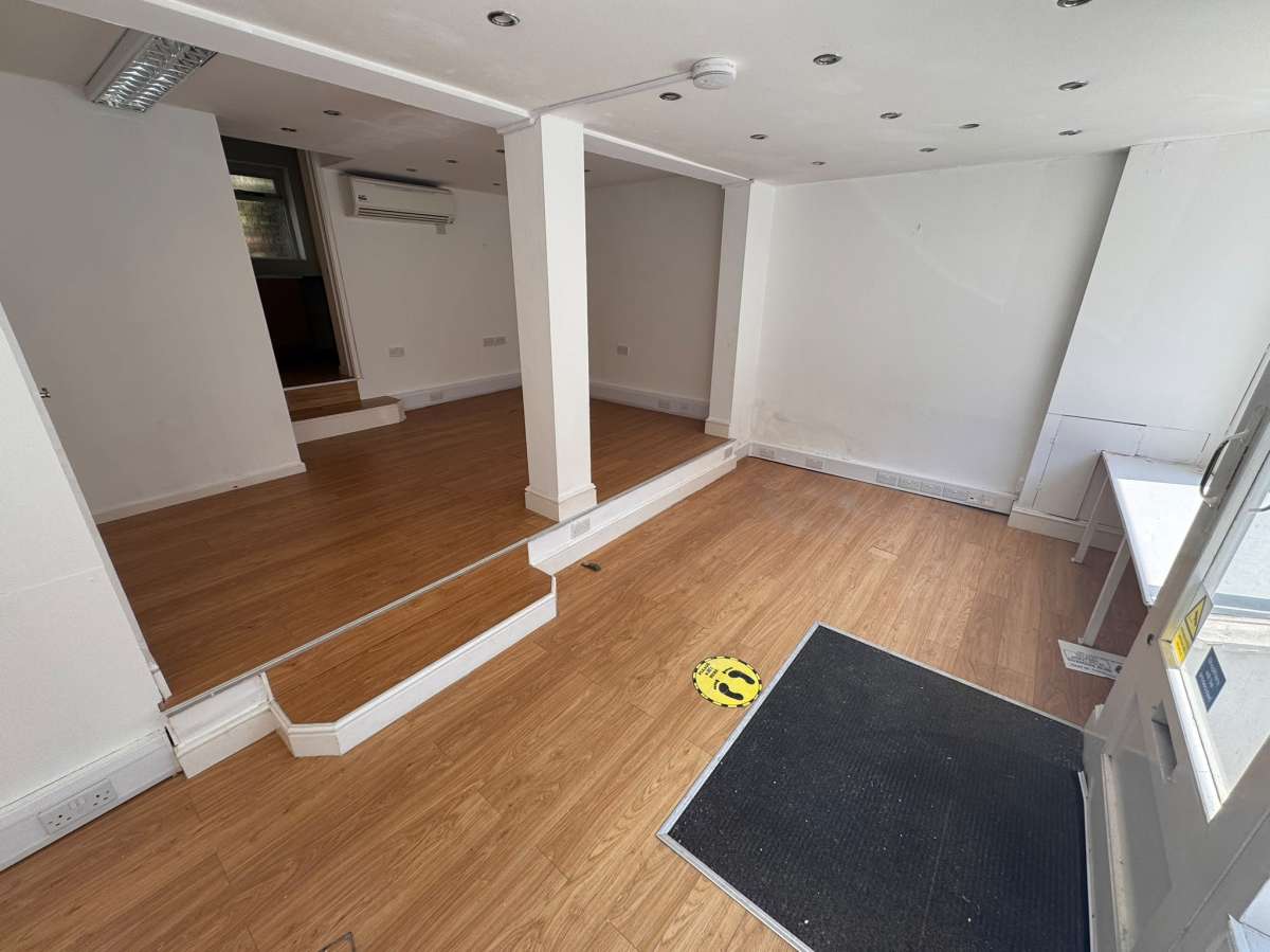 Retail/Shop in Hinckley - photo 4