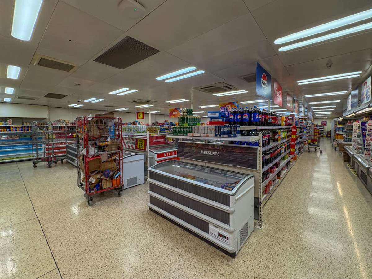 Retail/Shop in Bournemouth - photo 2