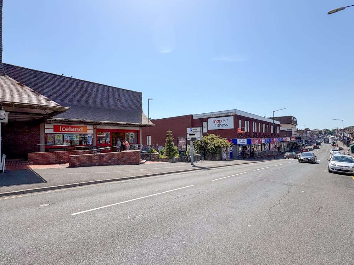 Retail/Shop in Bournemouth - photo 4