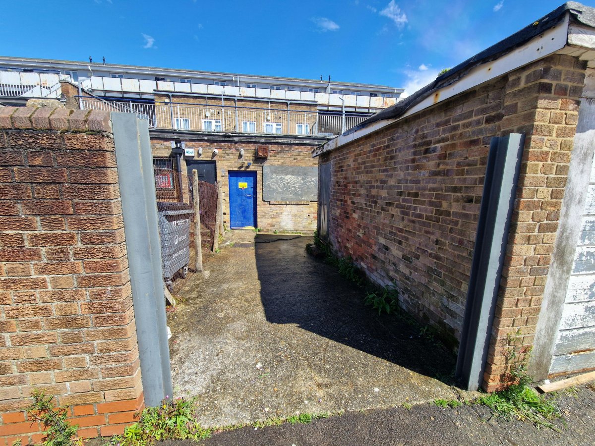 Retail/Shop in Havant - photo 4