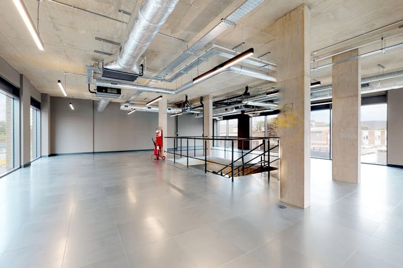 Retail/Shop in London - photo 3